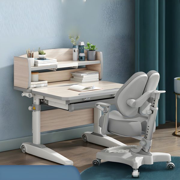 Детский стол со стулом