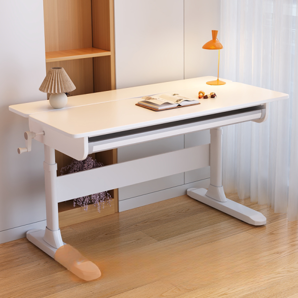 Datorgalds ar regulējamu augstumu